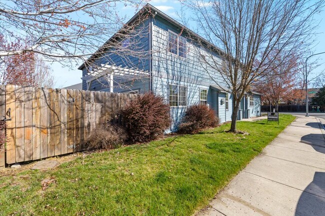 Photo - 2350 Finch Ln