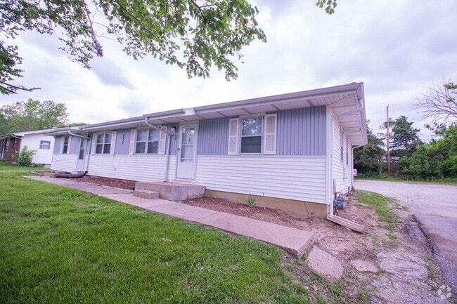 Building Photo - 2817 N Willowbrook Rd Rental
