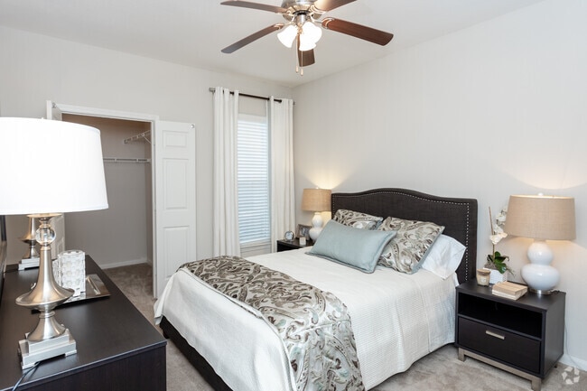 2BR2BA-1090SF - Riverscape Apartment Homes