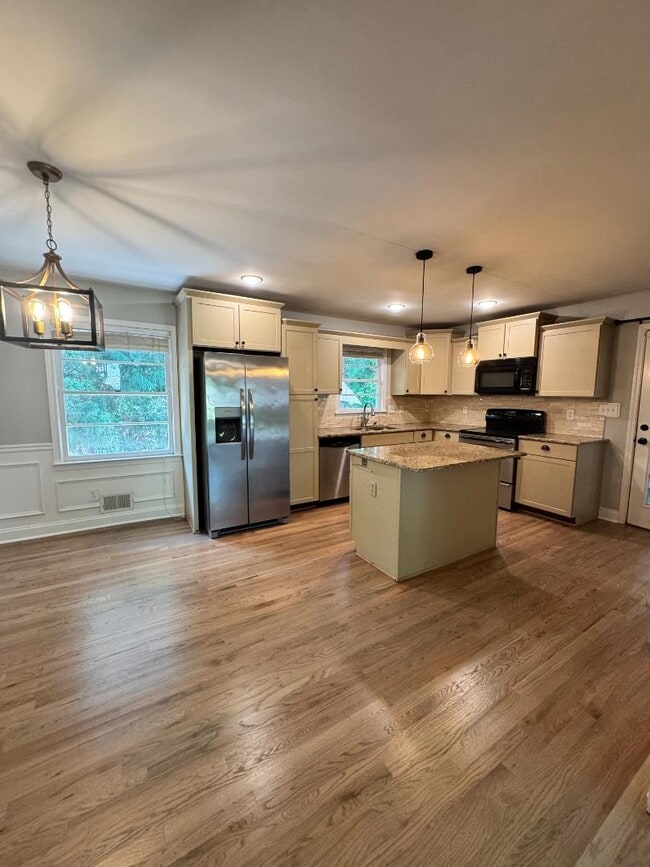 Photo - 2002 E Drew Valley Rd NE