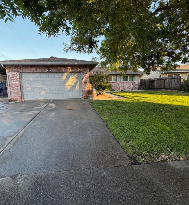 Building Photo - Stockton 3 Bedroom 2 Bathroom Home