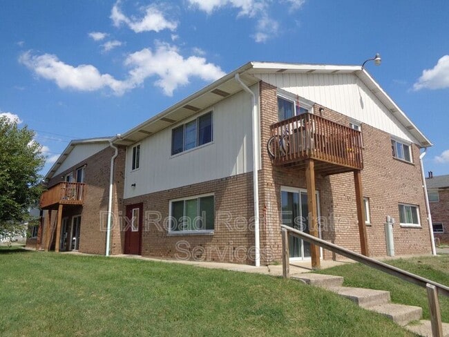 Building Photo - 413 Sycamore Rd