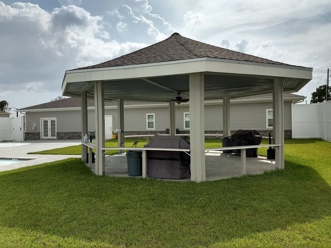 Glorieta al aire libre - Citrus Cove Apartments