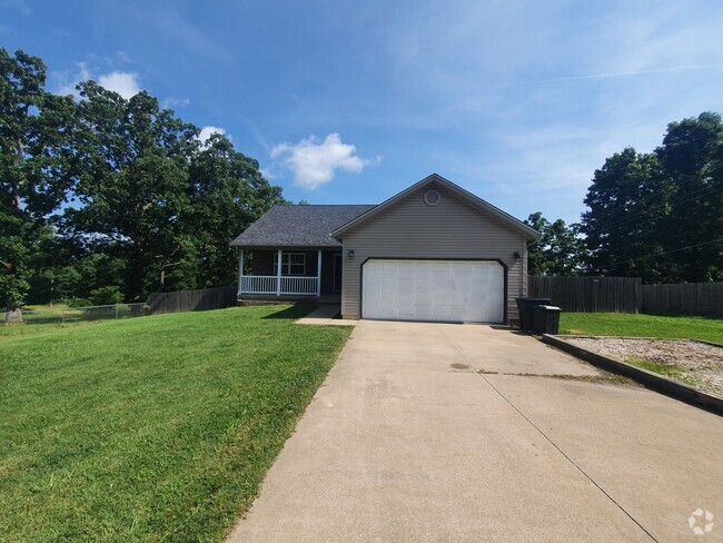 Building Photo - Great home with a fence