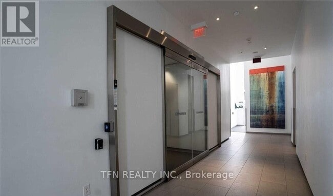 Photo - 105 The Queensway Unité 1005