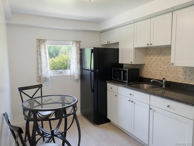 Photo - 1 Holland Ln