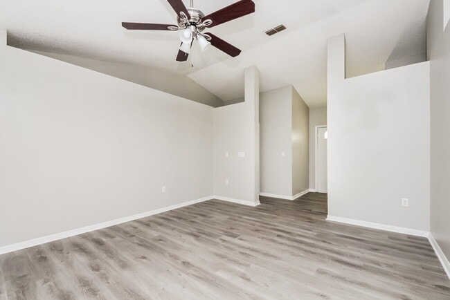 Photo - 613 Deauville Ct