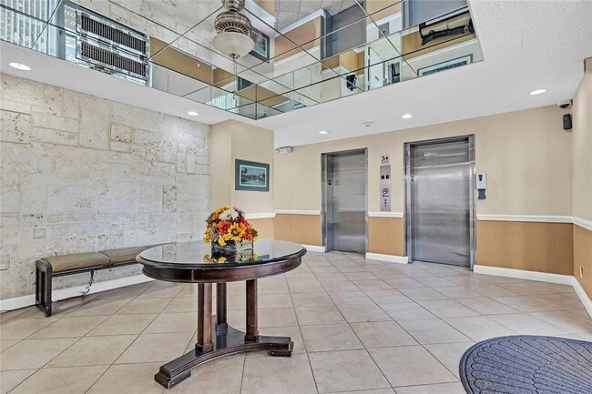 Photo - 2555 NE 11th St Unit 402