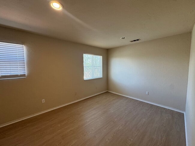 Photo - Spacious SW Bakersfield Home!
