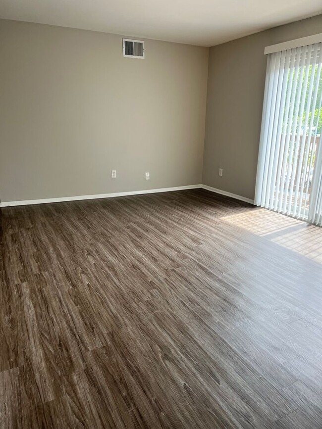 Photo - Charming Two-Bedroom Two Bathroom Apartment in Prime Chesterton Location! Unidad J8