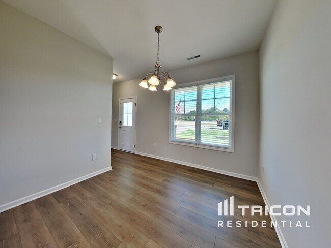 Photo - 137 Sawyer Ml Dr