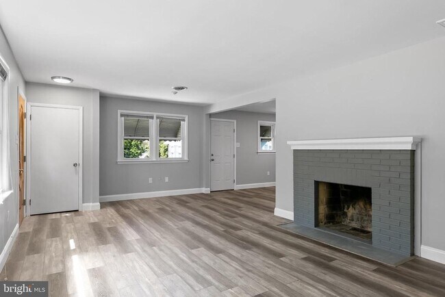 Photo - 405 Hamilton Rd