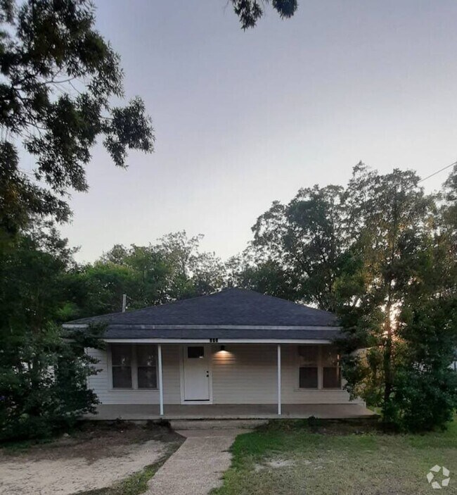 Building Photo - Renovated 3 Bedroom Bath Home for Rent!
