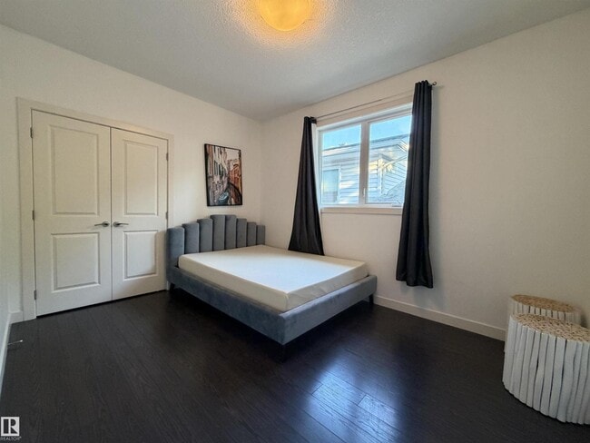 Photo - #main floor 9645 150 ST NW NW
