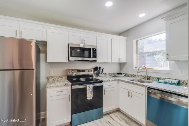 Photo - 229 Milray Ln