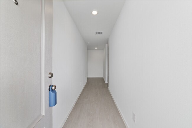 Photo - 3064 Huntersville Dr