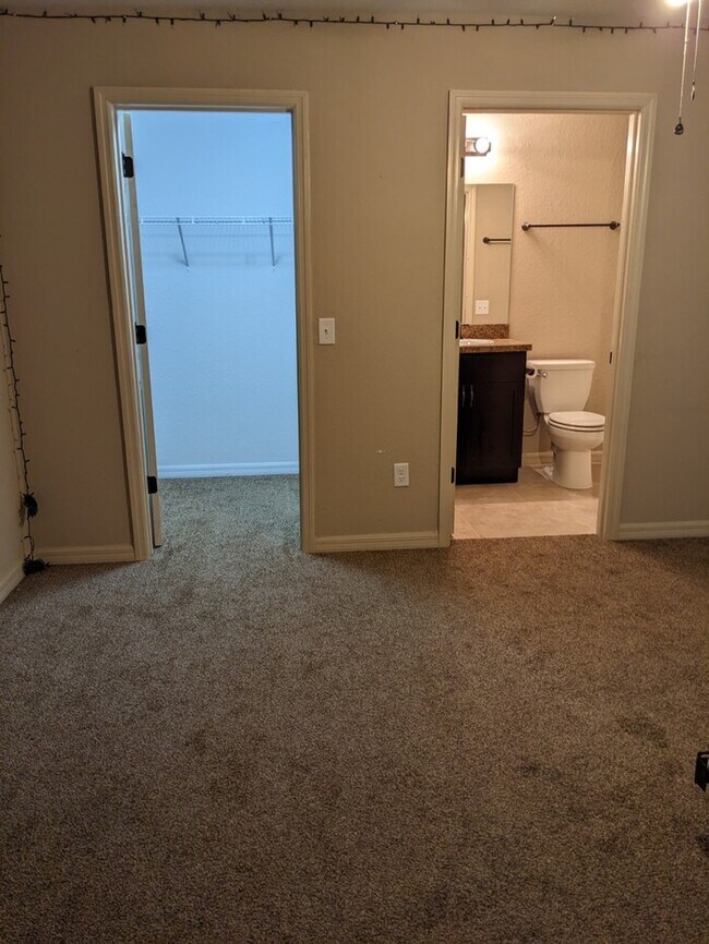 Photo - Almost New 3/2/2 garage