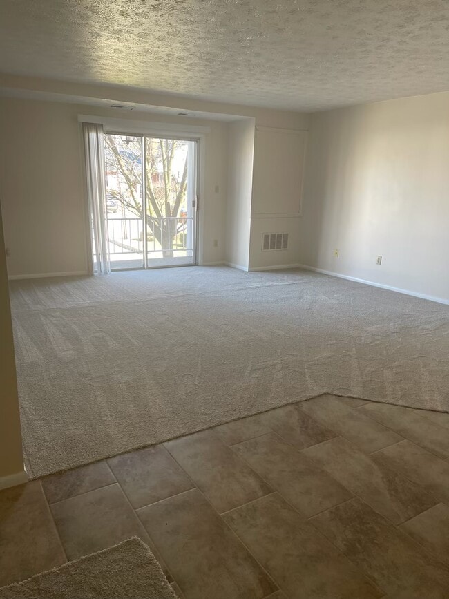 2 bdr living room - Lafayette Apartments