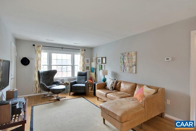 Photo - 2420 Barracks Pl Unit 4