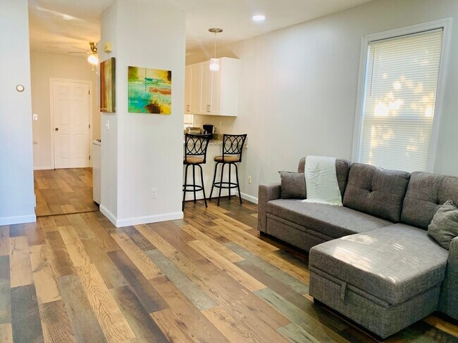 Photo - 400 Charles St Unidad 2