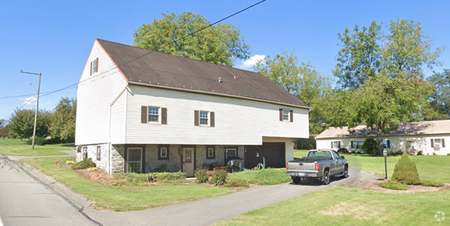 Front view of the entire barn. - 348 Penn St Unit 348B Rental