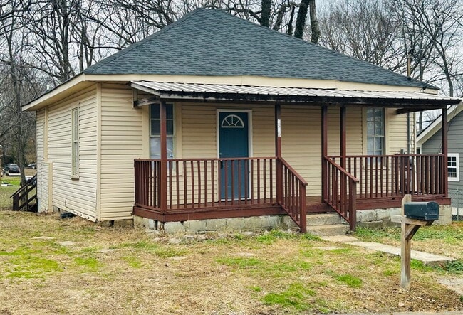 Building Photo - Two Bedroom, 1 Bath House in Columbia!
