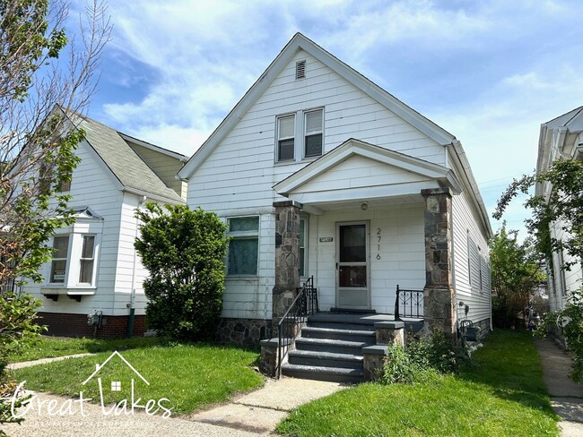 Building Photo - 2716 Belmont St Unit B