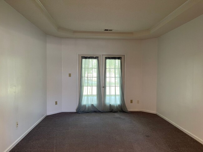 Photo - Beautiful 4-Bedroom Ranch in Courthouse Es...