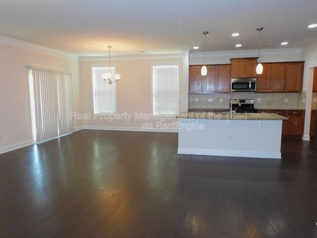 Photo - 1427 Sawyer Ave