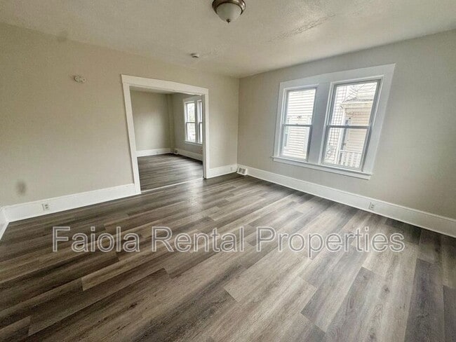 Photo - 706 Buck St