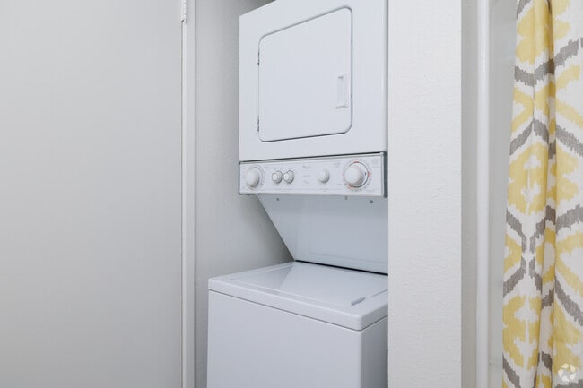 2BR, 2BA - 1,040SF - In-Unit Washer & Dryer