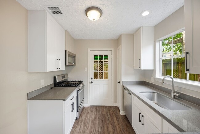 Photo - 909 Littleport Ln