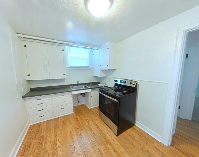 Unit 2 Kitchen - The Highland at 936