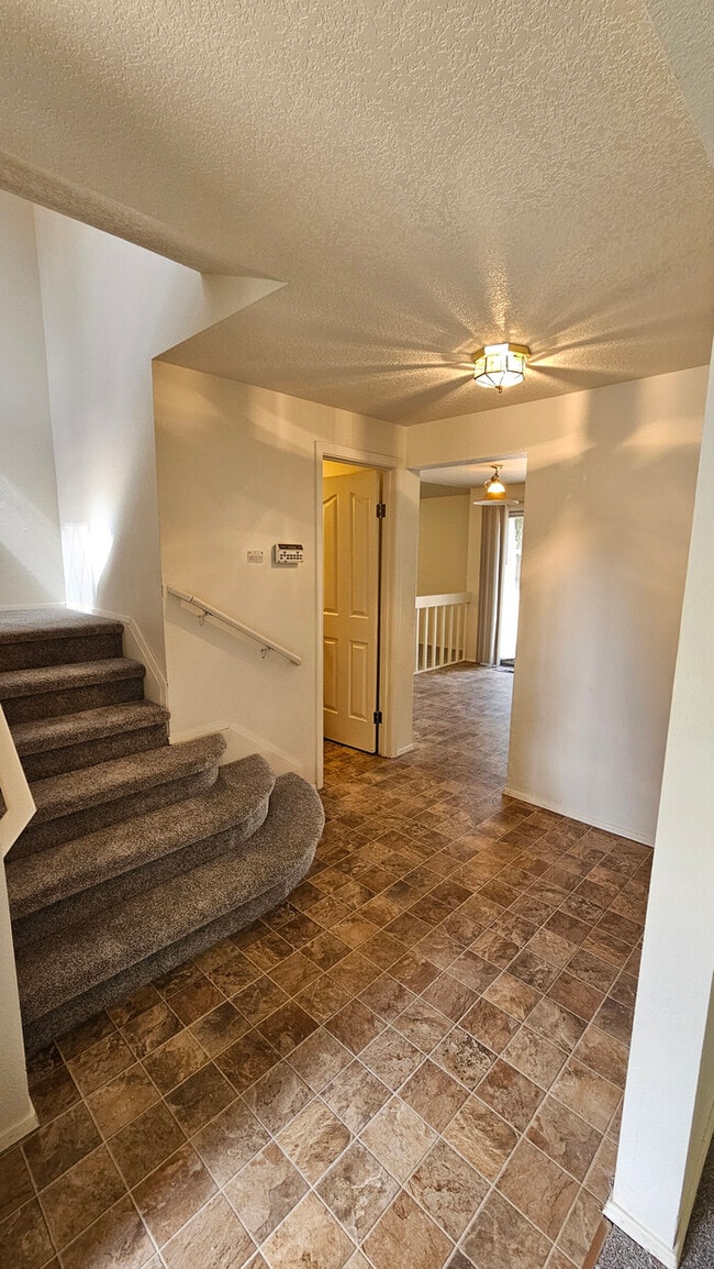 Photo - 2 story home in the Puyallup close to shopping