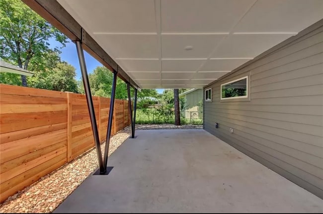 Photo - 902 Taulbee Ln