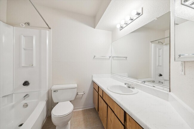 Photo - 1660 W T C Jester Blvd Unidad 511