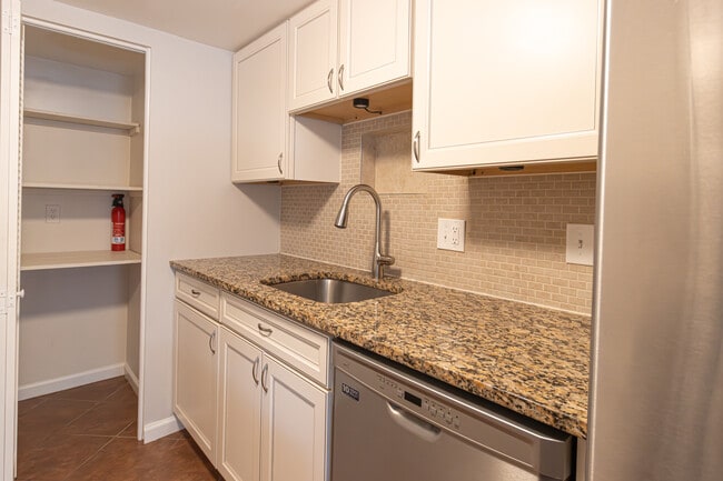 Photo - 6558 Gildar St