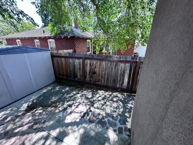Photo - 1037 Bell St