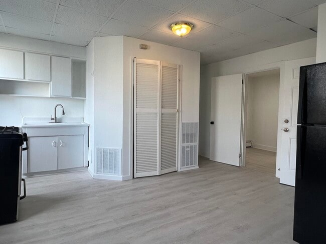 Photo - 298 NEWARK Ave Unidad 2