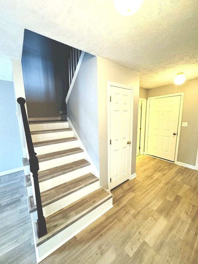 Photo - 5551 Robmont Dr