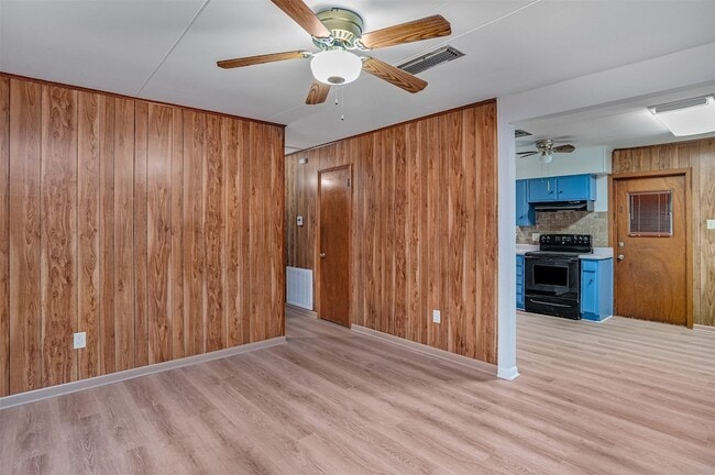 Photo - 1101 Shirley Ln