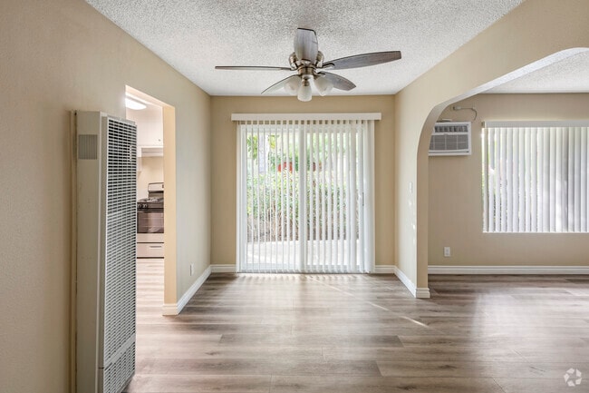 2BR, 1.5BA - 1,020SF