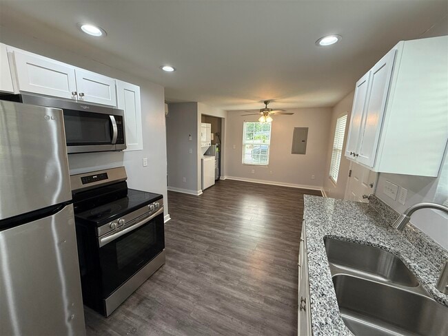 Photo - 111 W 10th Ave