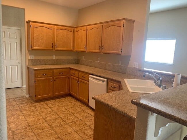 Photo - 3 Bedroom, 2 Bath Home with attached 3 car...