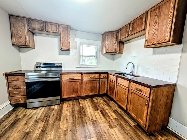 Building Photo - 1012 Bethel St