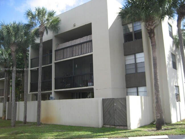 Building Photo - 10855 SW 112th Ave Unit 206-206 Rental