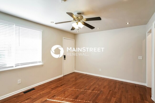 Photo - 4 Bedroom Pet-Friendly Home in NASHVILLE, TN with Main Street Renewal