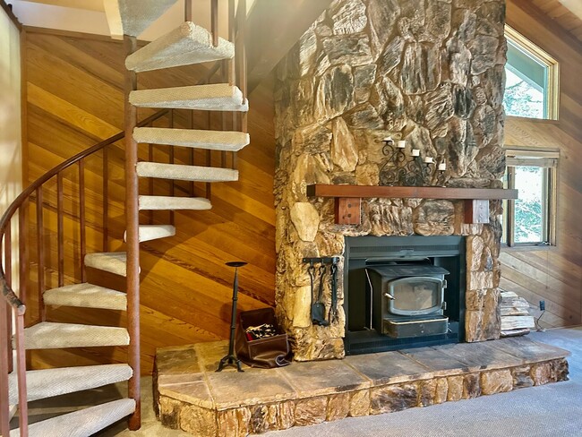 Photo - Spacious 2 Bed, 3 Bath Condo - Year-Round Rental