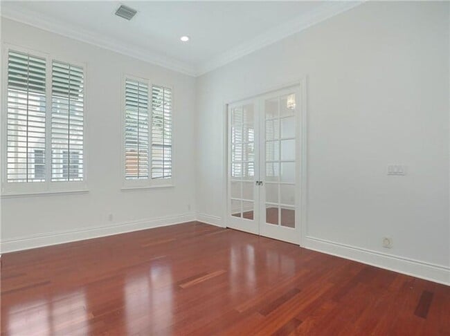 Photo - 180 NE 6th Ave
