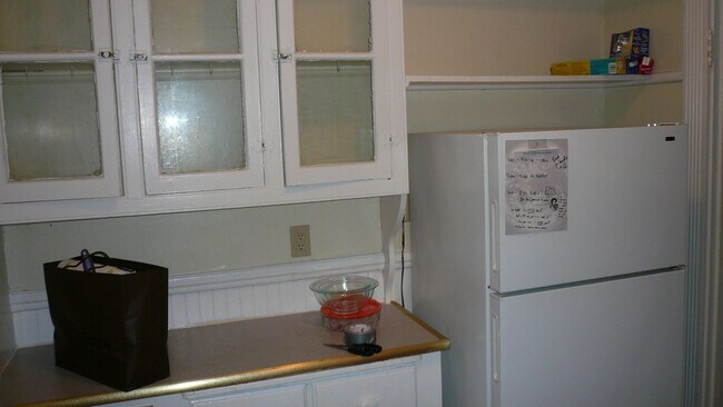 Photo - Packards Corner 3 bed split Heat Hw Inc NO FEE Students ok